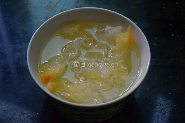 奶香银耳羹的做法图解1
