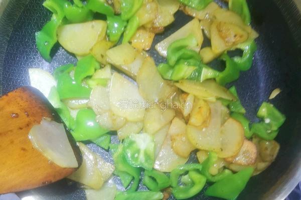 青椒炒土豆片的做法图解5