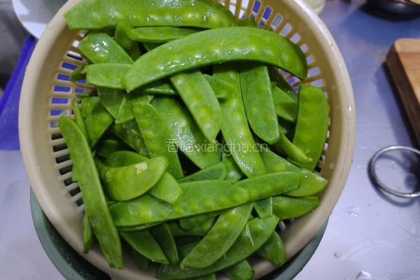 清炒荷兰豆的做法图解3