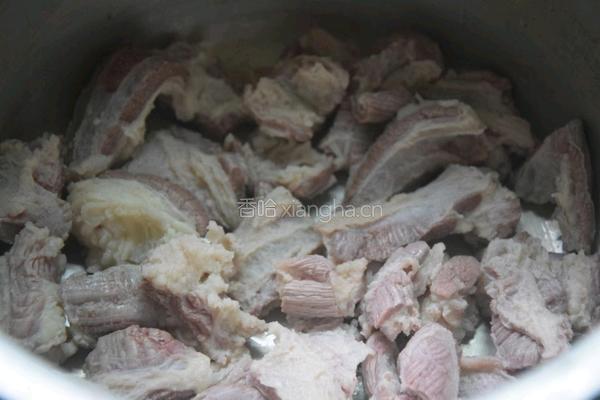 牛腩炖萝卜的做法图解5