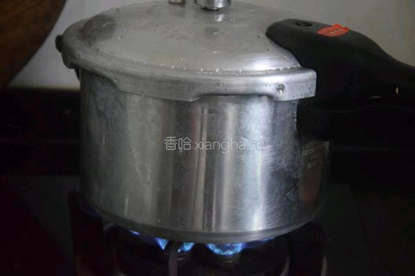 牛腩炖萝卜的做法图解8