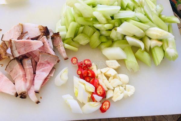 猪肉粉条烩菜的做法图解3