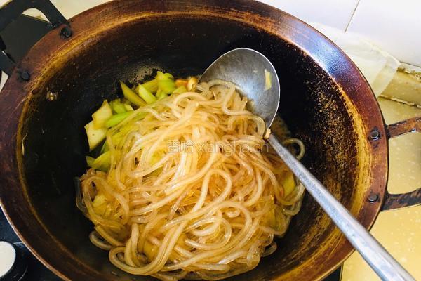 猪肉粉条烩菜的做法图解11