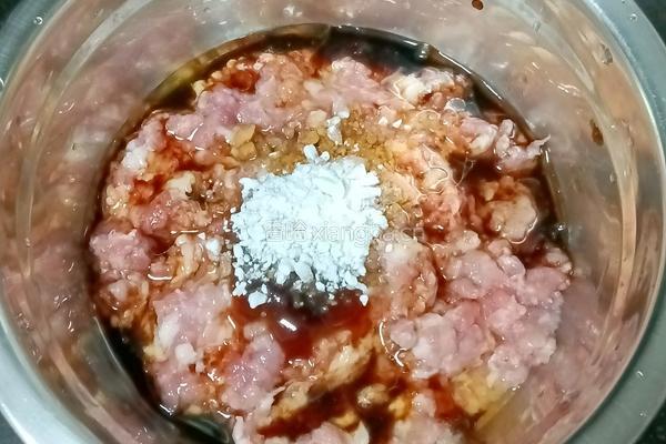 莴笋胡萝卜炒肉沫的做法图解1