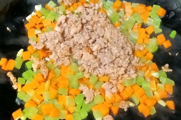 莴笋胡萝卜炒肉沫的做法图解11