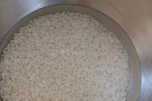 皮蛋瘦肉粥的做法图解1