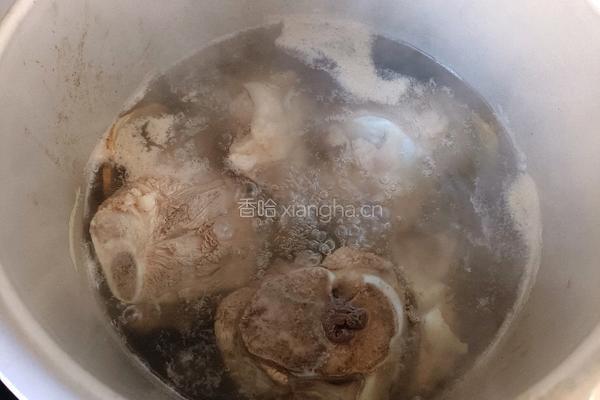 家常炖大骨头的做法图解4