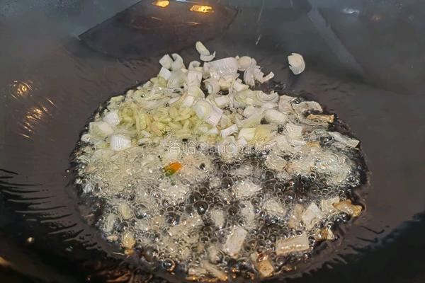 辣椒炒酥鱼的做法图解4