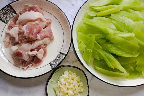 腩肉炒莴笋的做法图解1