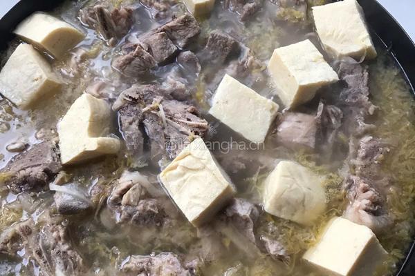酸菜炖脊骨冻豆腐的做法图解5