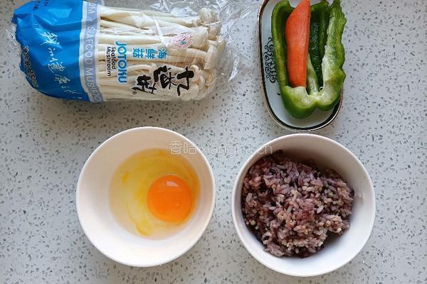 海鲜菇炒饭的做法图解2