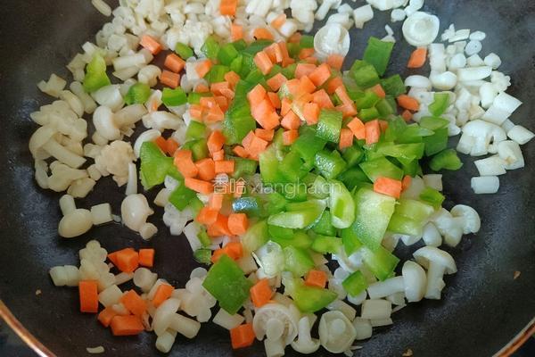 海鲜菇炒饭的做法图解8