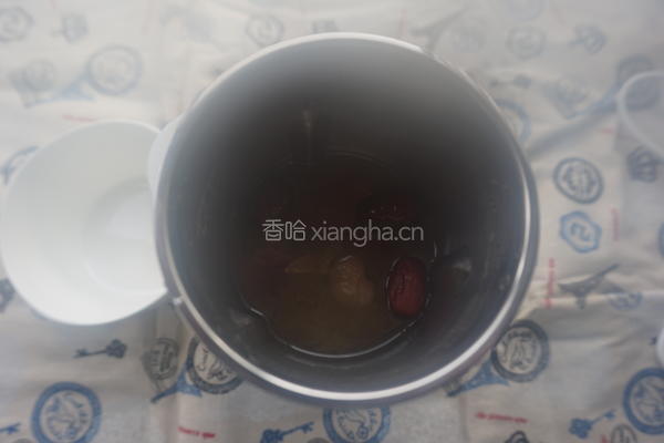 红枣银耳桃胶桂圆羹的做法图解7