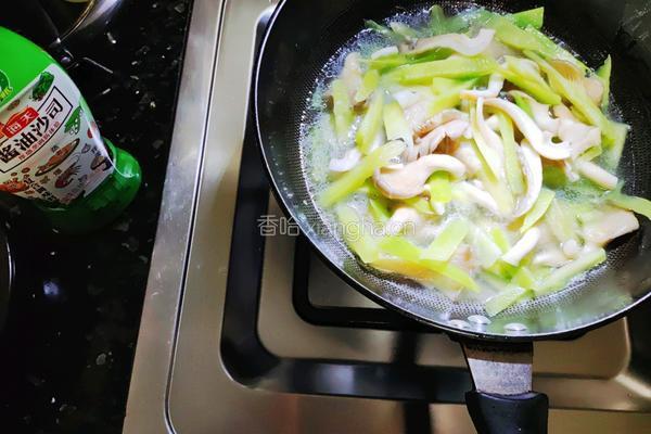 莴笋平菇鸡蛋汤的做法图解4