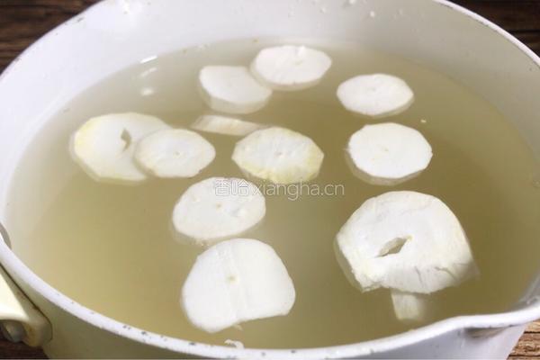 山药片小米粥的做法图解3