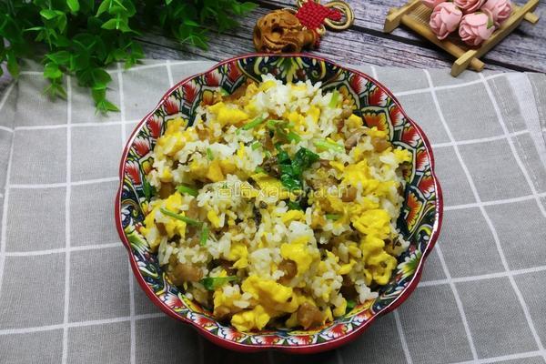外婆菜蛋炒饭的做法图解1