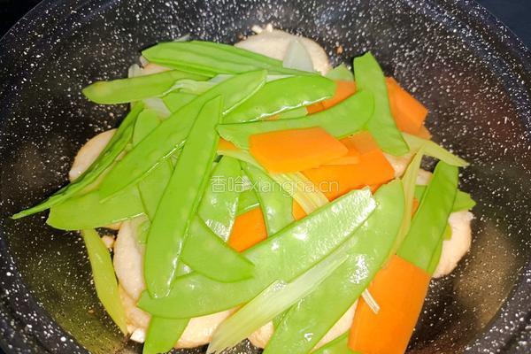 荷兰豆墨鱼饼的做法图解6