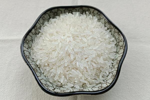 虾仁大米粥的做法图解2