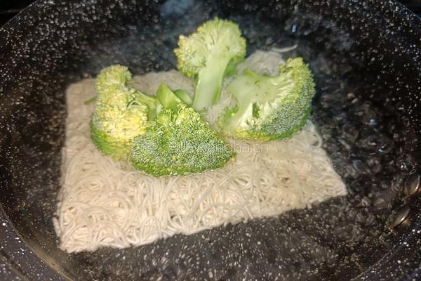 松茸牛肉酱拌面的做法图解4