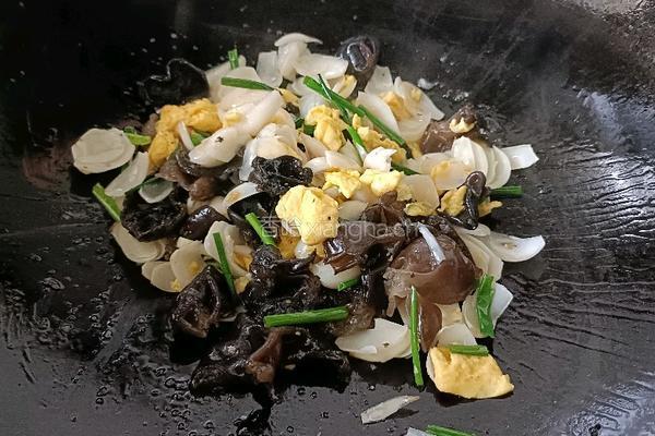 鸡蛋百合炒木耳的做法图解9