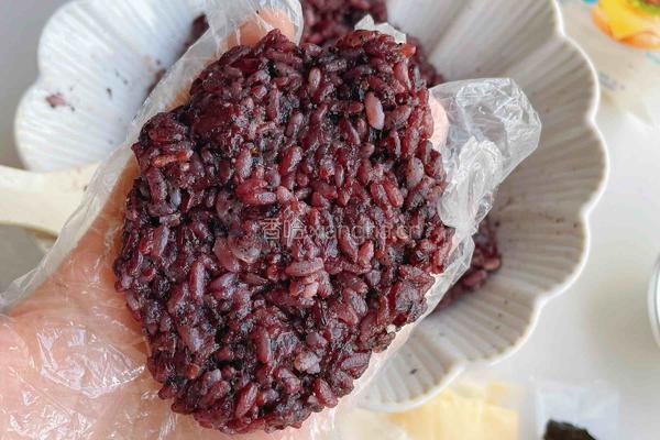 爆浆紫菜饭团的做法图解3