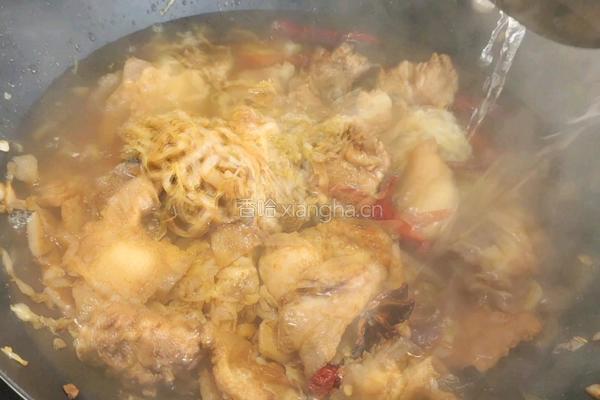 排骨炖酸菜的做法图解11