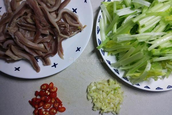 芹菜肚条的做法图解2