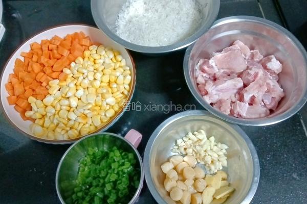 排骨时蔬焖饭的做法图解1