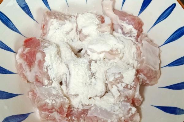 排骨时蔬焖饭的做法图解2