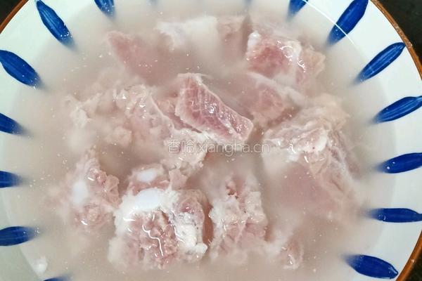 排骨时蔬焖饭的做法图解3