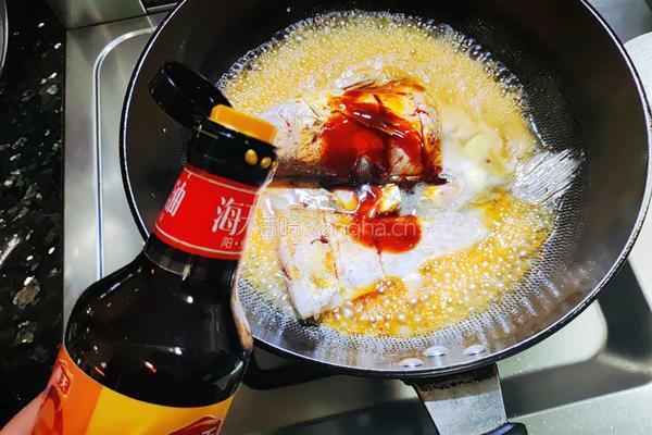 海鲈鱼烧毛豆子的做法图解7