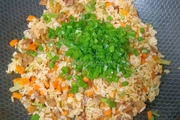 腊肠芹菜胡萝卜炒饭的做法图解8