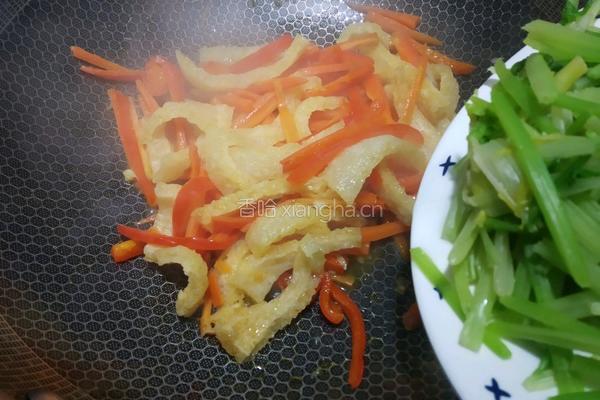 肉皮炒三丝的做法图解9