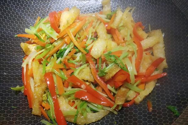 肉皮炒三丝的做法图解12