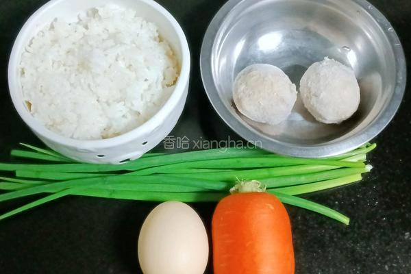 胡萝卜肉丸蛋炒饭的做法图解1