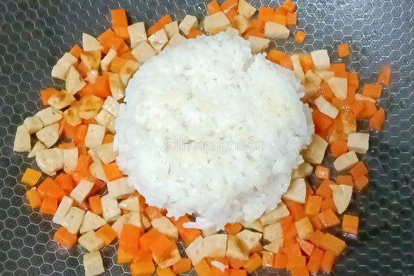 胡萝卜肉丸蛋炒饭的做法图解7