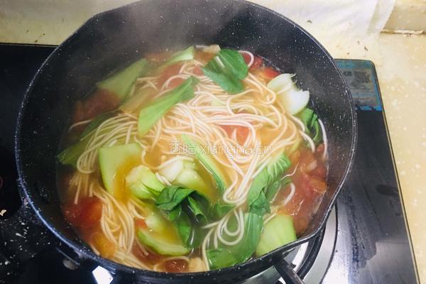 番茄青菜汤面的做法图解2