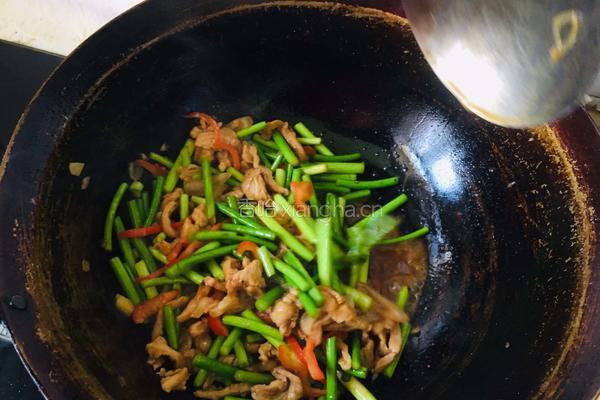 蒜苔过油肉的做法图解9