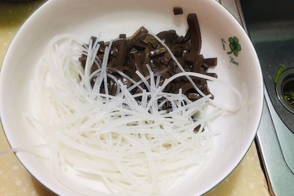 鸭血粉丝羊肉汤的做法图解1