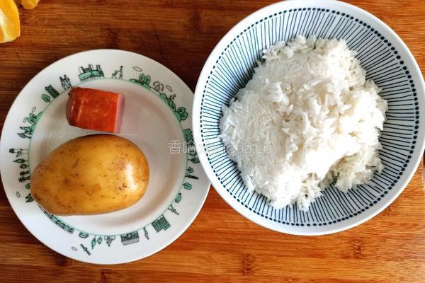 火腿土豆炒饭的做法图解1