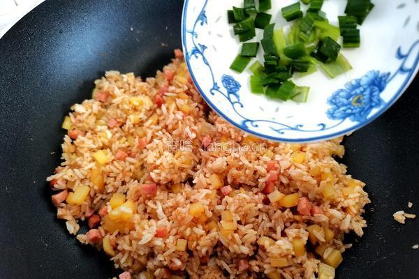 火腿土豆炒饭的做法图解7