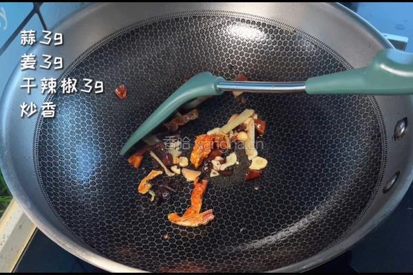 干煸孜然花菜的做法图解5