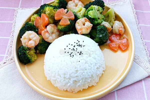 虾仁西蓝花盖饭的做法图解1