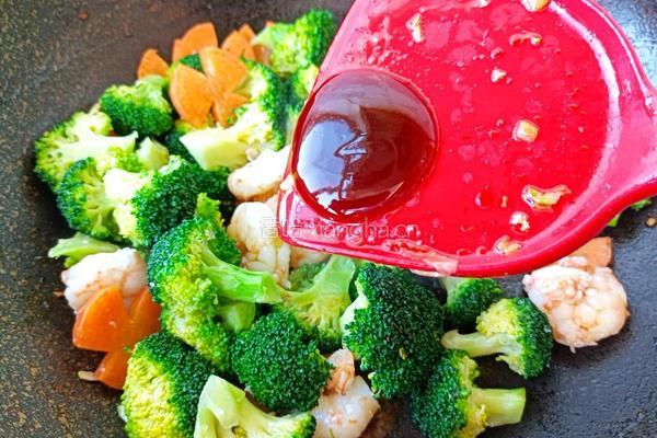 虾仁西蓝花盖饭的做法图解11