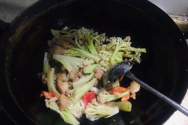 菜花炒肉片的做法图解6