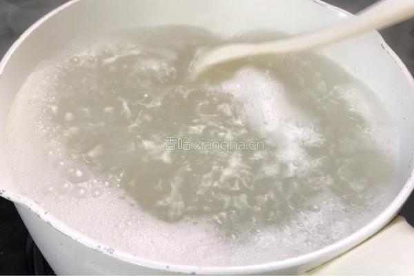 枸杞虾皮粥的做法图解3