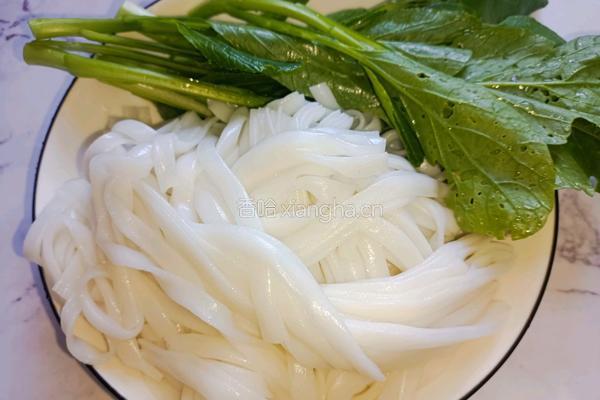 鸭蛋汤河粉的做法图解1