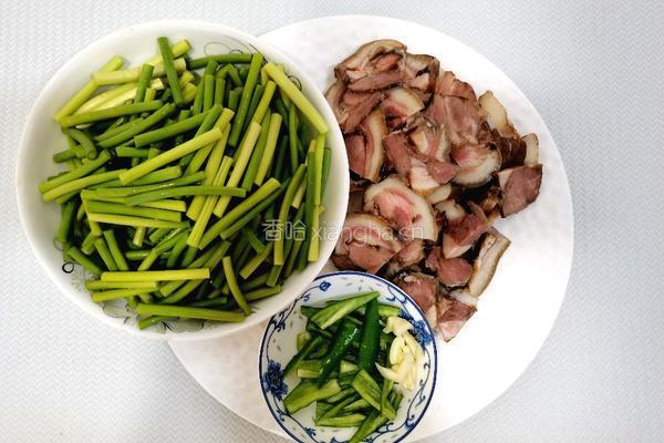 蒜苔猪头肉饭 的做法图解2