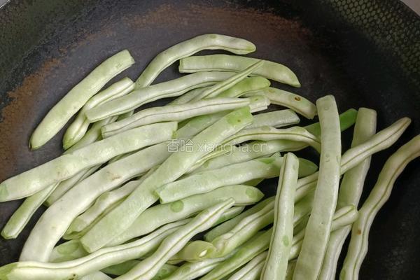 排骨炖豆角的做法图解5