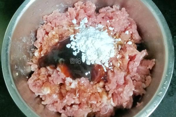 小米鹌鹑蛋蒸肉丸的做法图解2